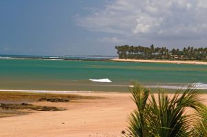 Strand im Naturschutzgebiet am Rio Pojuca, südlich Praia do Forte